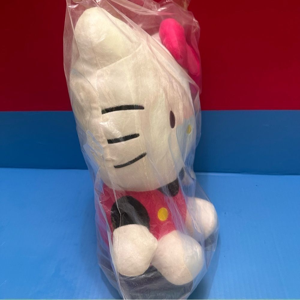 Hello Kitty soft plush Backpack - Picture 4 of 7